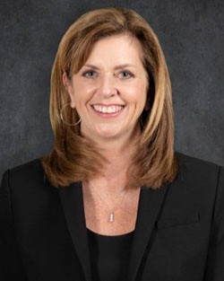 headshot of Lynne Hartnett