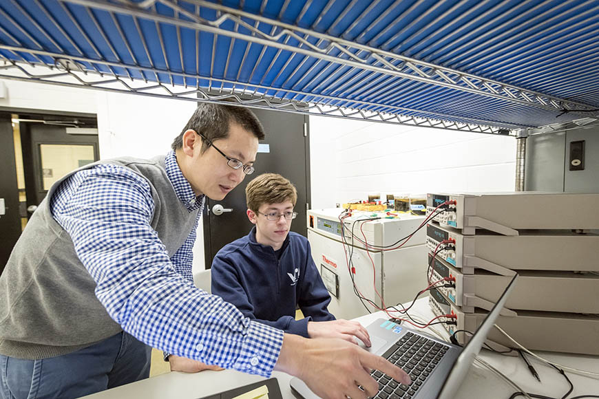Dr. Zuyi (Jacky) Huang works with undergraduates in the Biological and Environmental Systems Engineering Laboratory